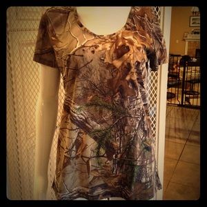 NWT. Under Armour x Realtree Tee.